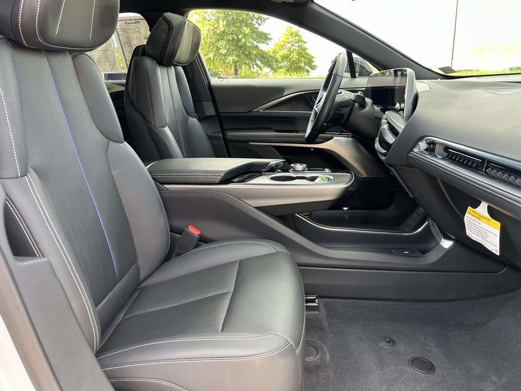 Certified 2024 Cadillac Lyriq Sport w/ LPO, Floor Liner Package AWD/4WD image 7