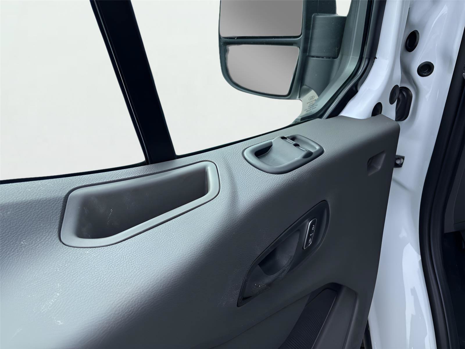New 2026 Ford Transit 250 148 Medium Roof w/ Load Area Protection Package RWD image 18