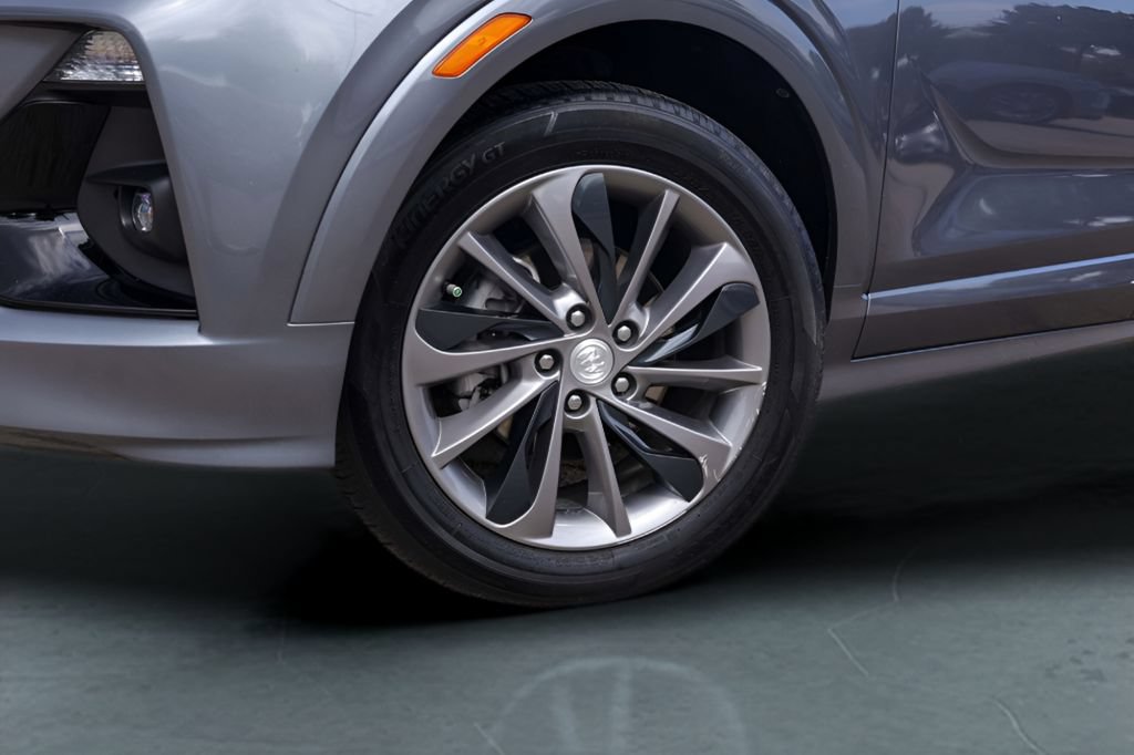 Used 2022 Buick Encore GX Essence w/ Experience Buick Package FWD image 4