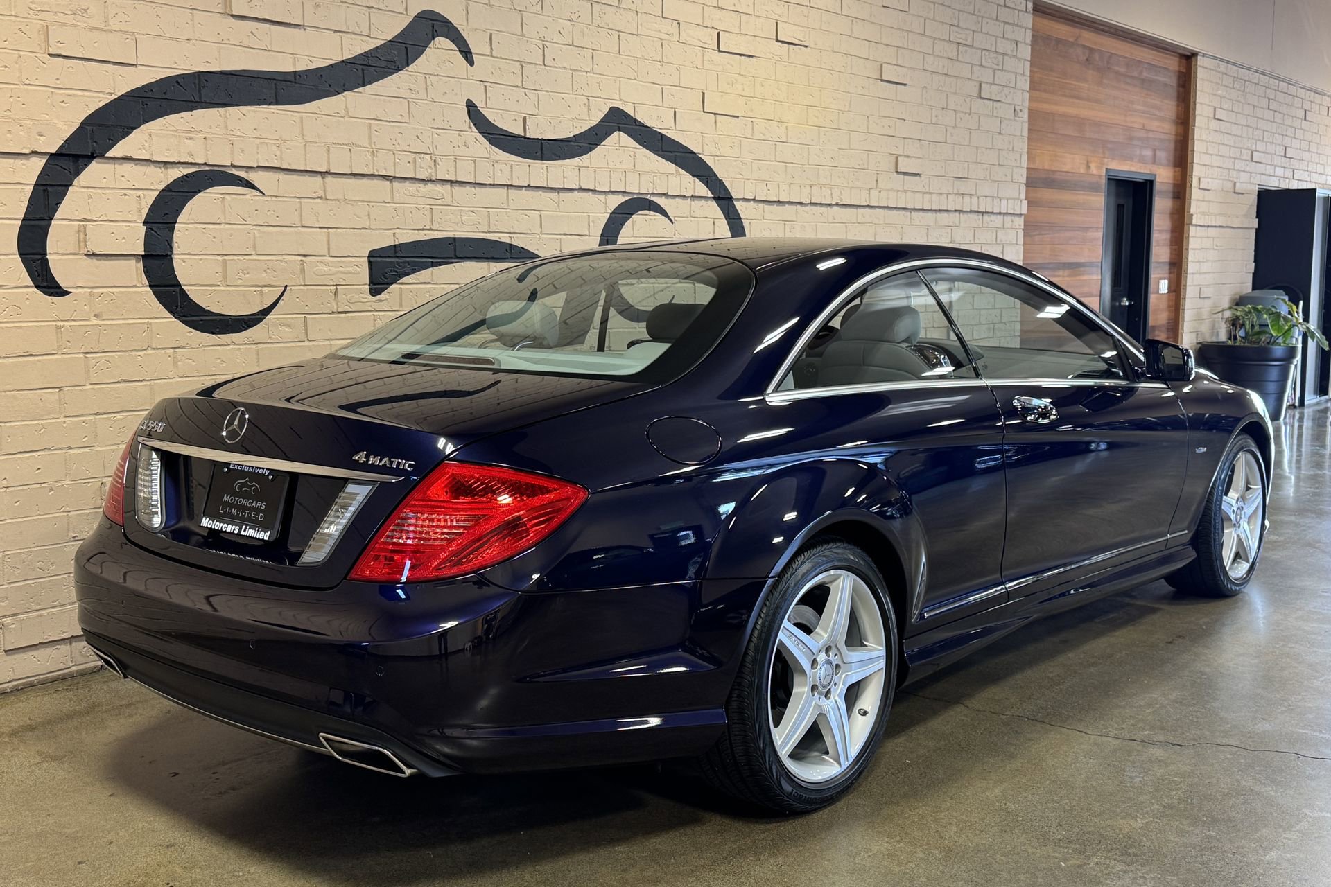 Used 2011 Mercedes-Benz CL 550 4MATIC image 4