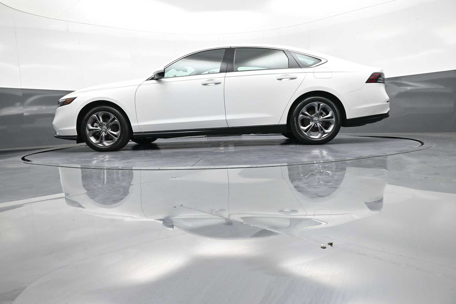 Certified 2024 Honda Accord EX image 32