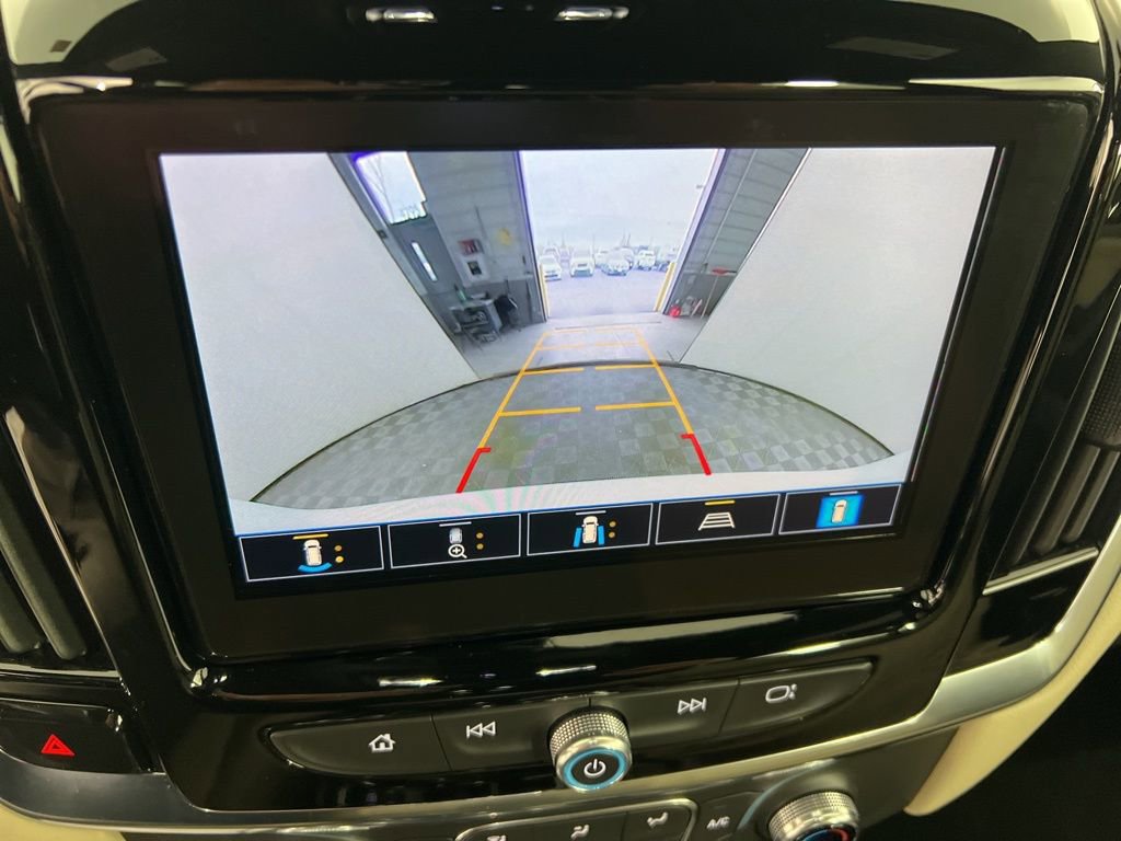 Used 2023 Chevrolet Traverse LT w/ LT Premium Package AWD/4WD image 19