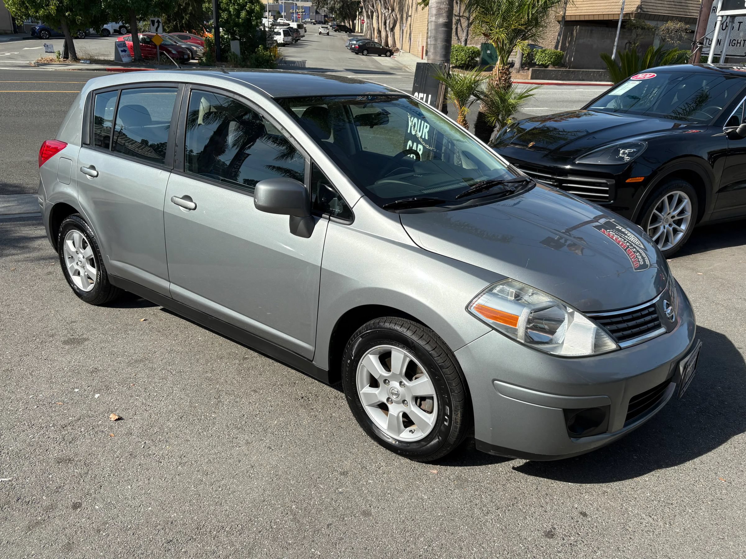 Used 2007 Nissan Versa Hatchback FWD image 1