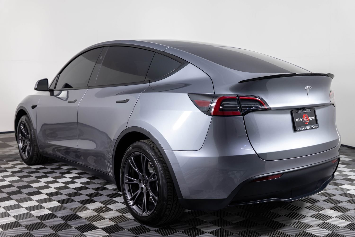 Used 2025 Tesla Model Y Long Range image 4