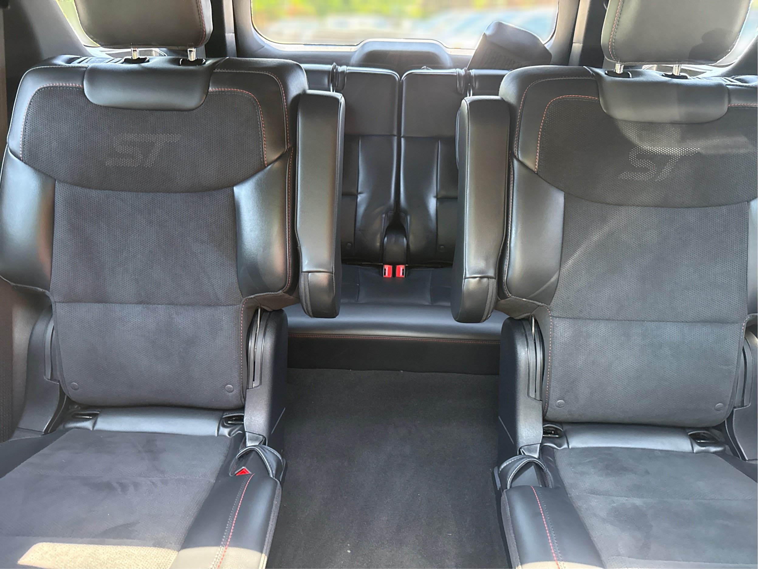 Used 2025 Ford Explorer ST w/ Sun And Sound Package AWD/4WD image 16