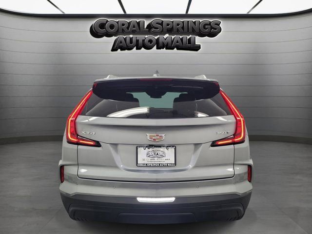 Used 2024 Cadillac XT4 Luxury w/ Cold Weather Package FWD image 1