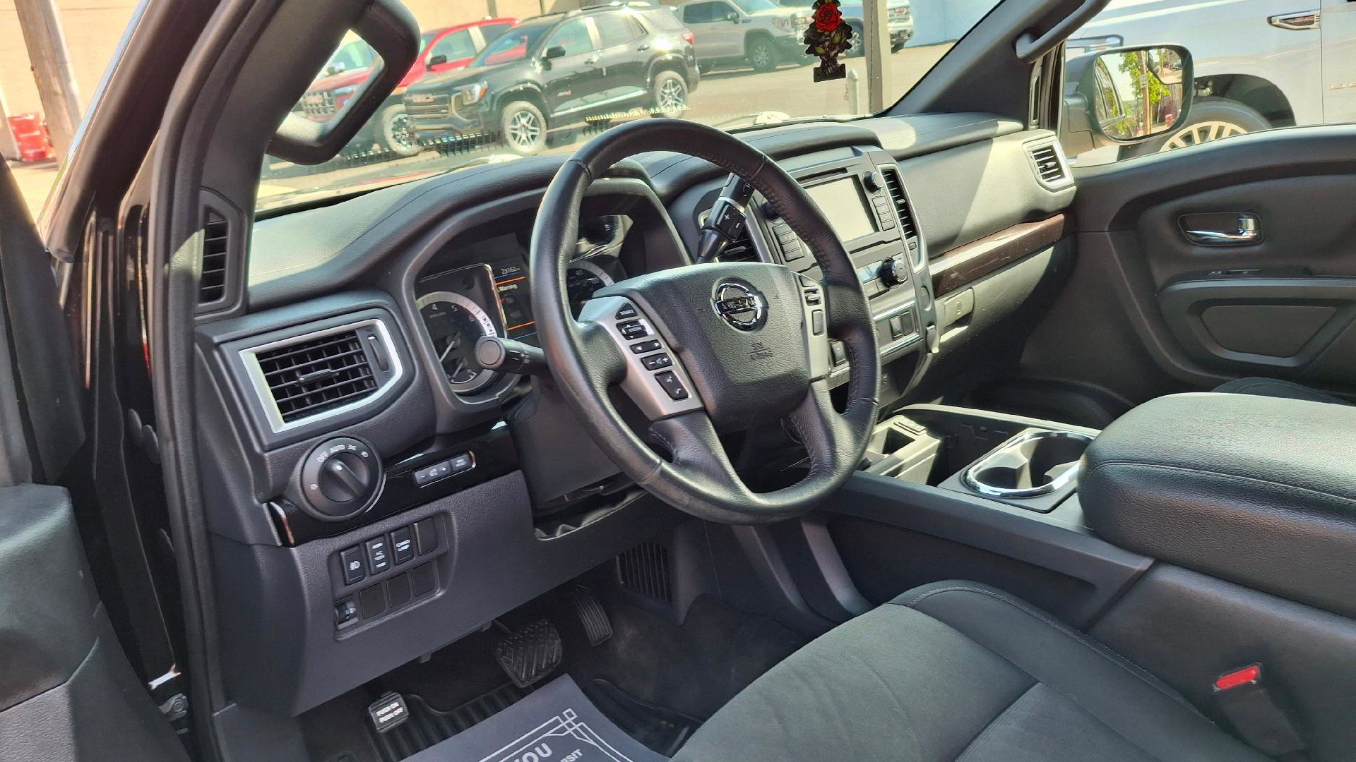 Used 2019 Nissan Titan SV w/ SV Convenience Package AWD/4WD image 7