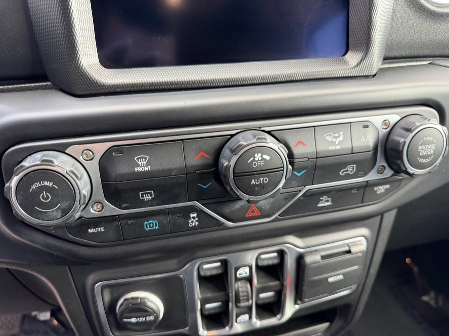 Used 2023 Jeep Wrangler Sahara AWD/4WD image 26