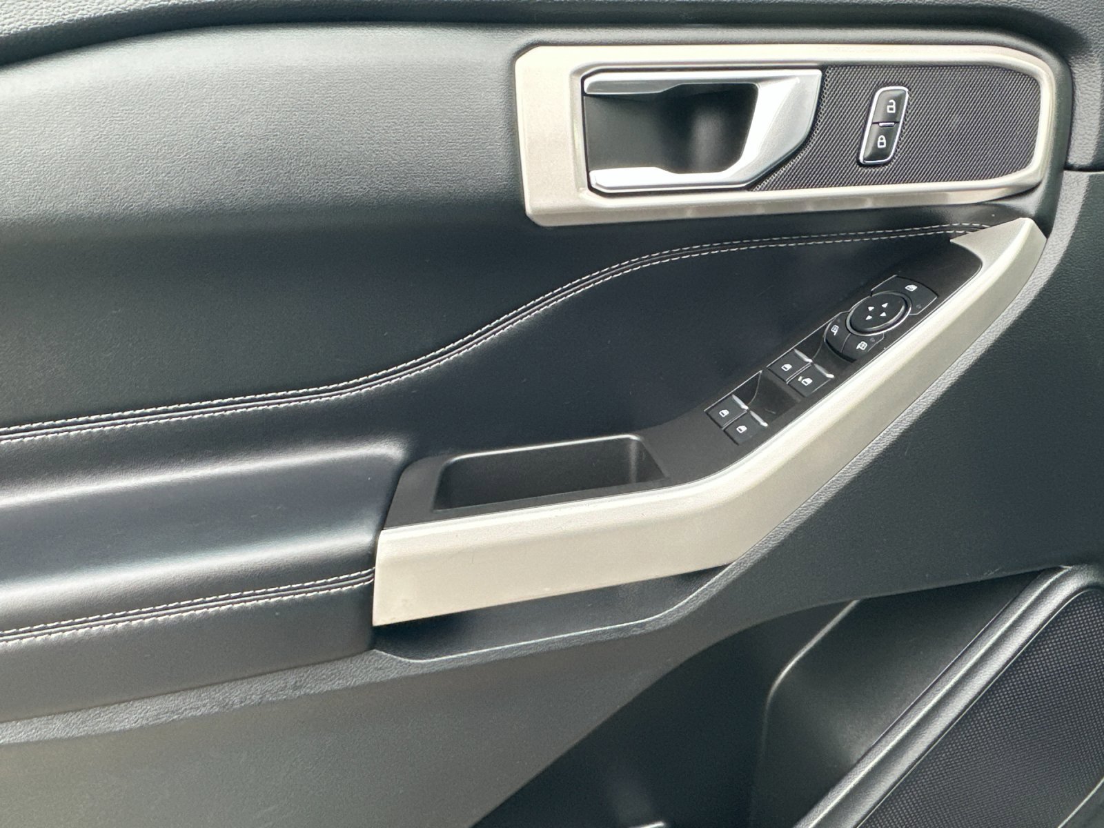 Certified 2022 Ford Explorer XLT image 12