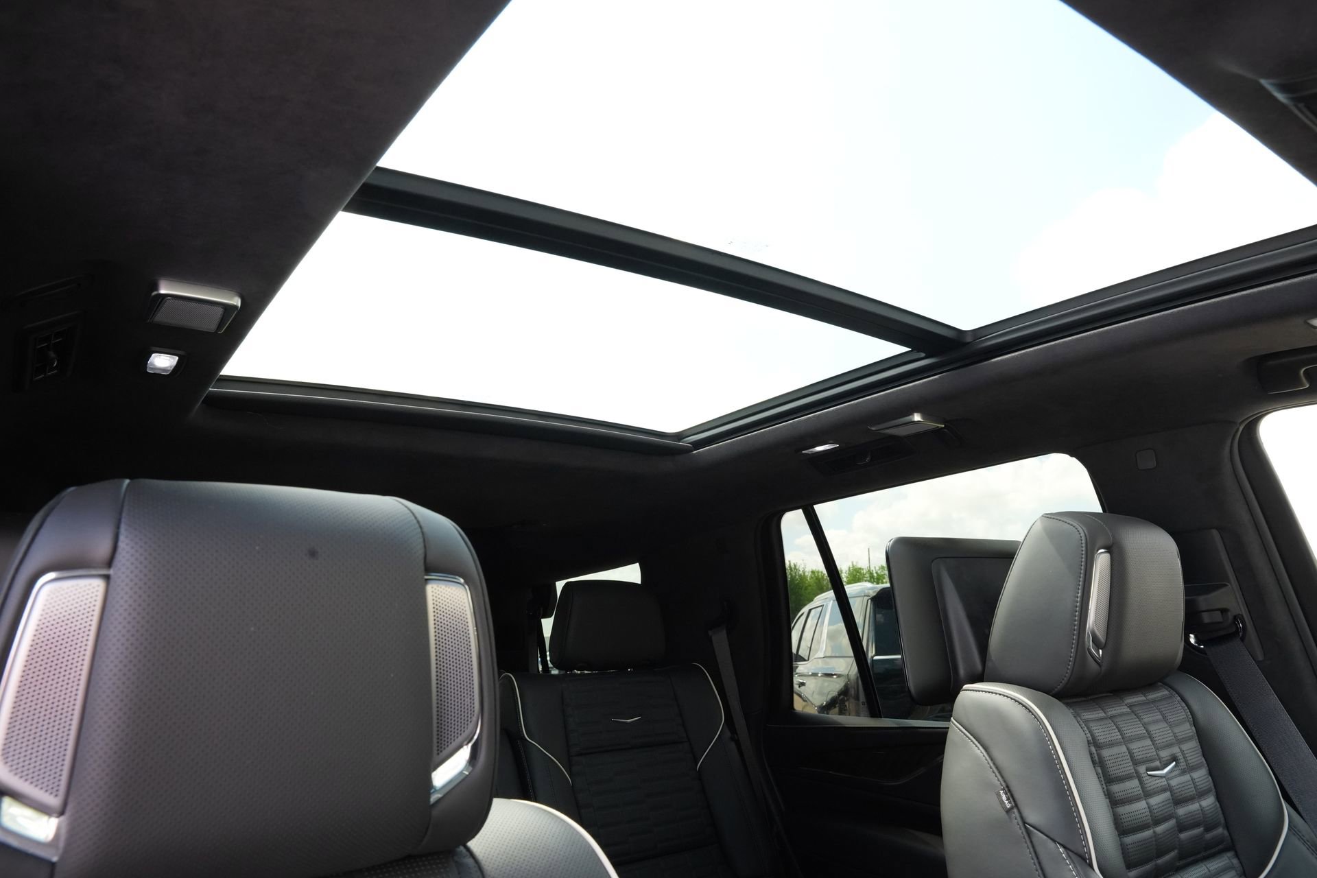 Certified 2024 Cadillac Escalade Sport Platinum w/ LPO, ONYX Package image 27