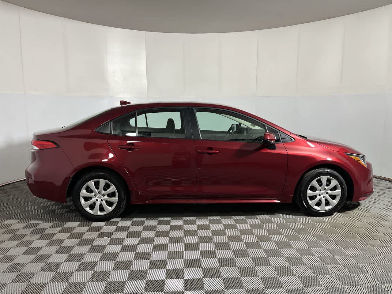Used 2025 Toyota Corolla LE FWD image 9