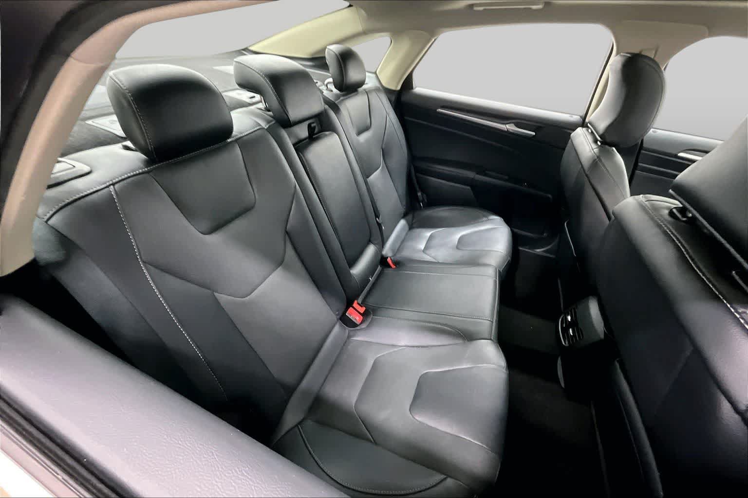 Used 2019 Ford Fusion Titanium FWD image 19