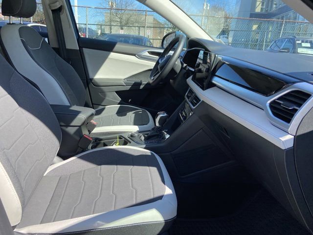 Used 2025 Volkswagen Taos SE w/ Panoramic Sunroof Package AWD/4WD image 27