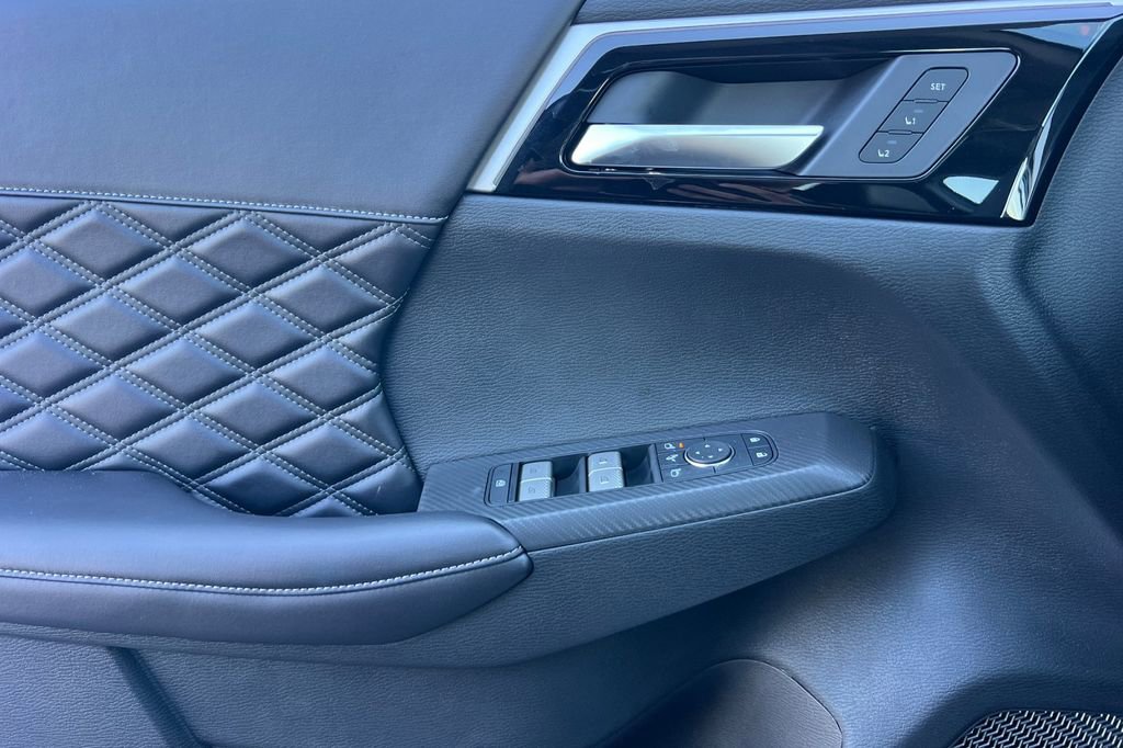 New 2025 Mitsubishi Outlander SEL image 12