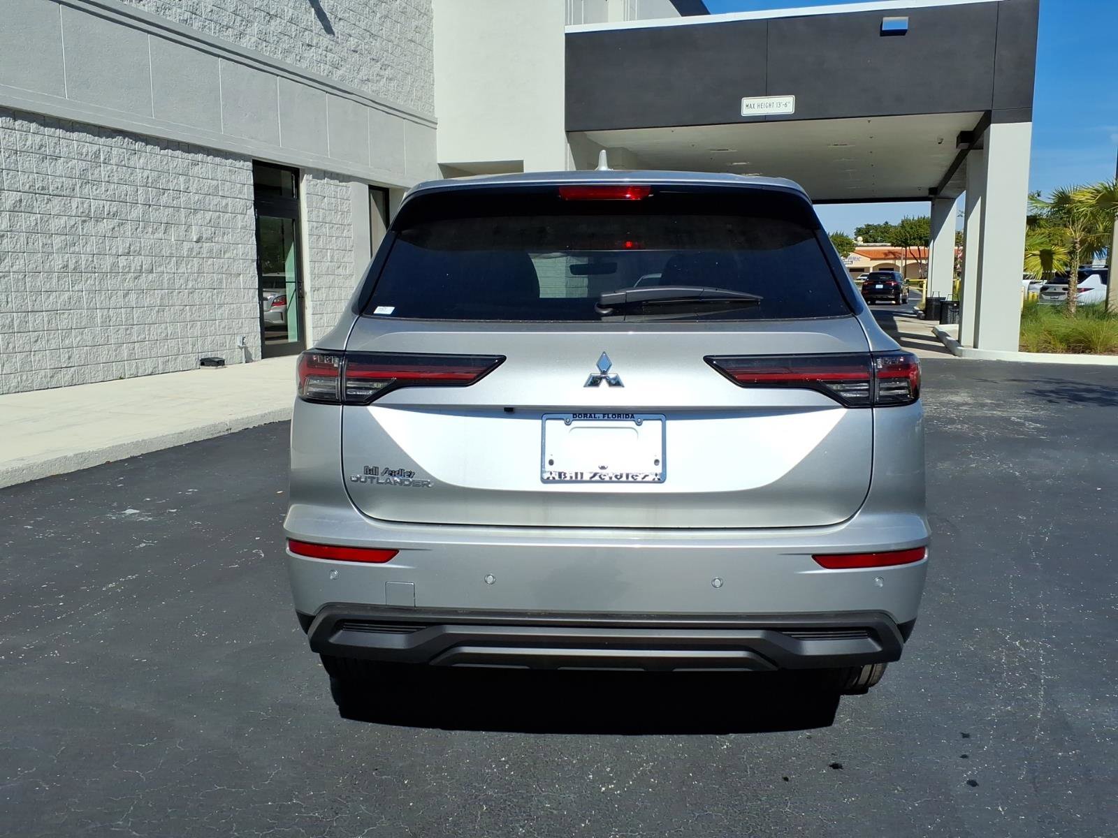 New 2026 Mitsubishi Outlander ES FWD image 4