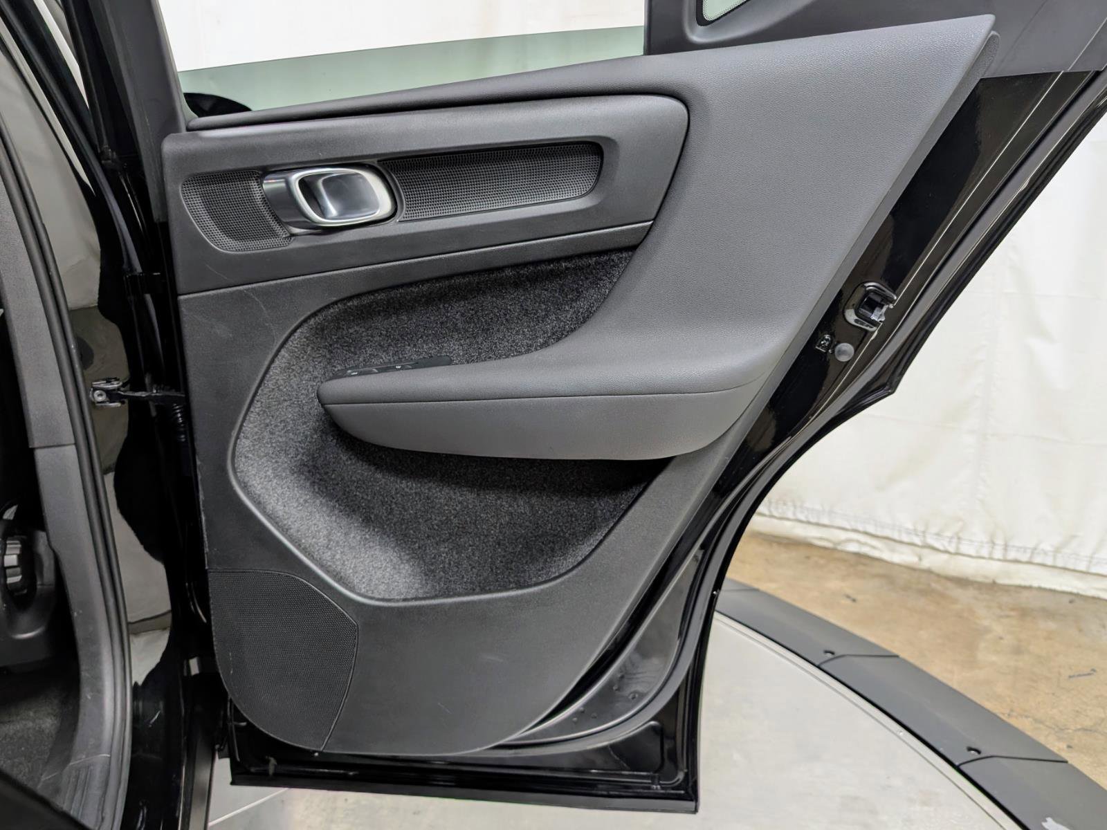 Used 2023 Volvo XC40 Recharge Core image 20