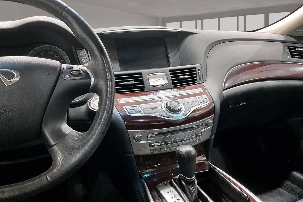 Used 2019 INFINITI Q70 Luxe image 6