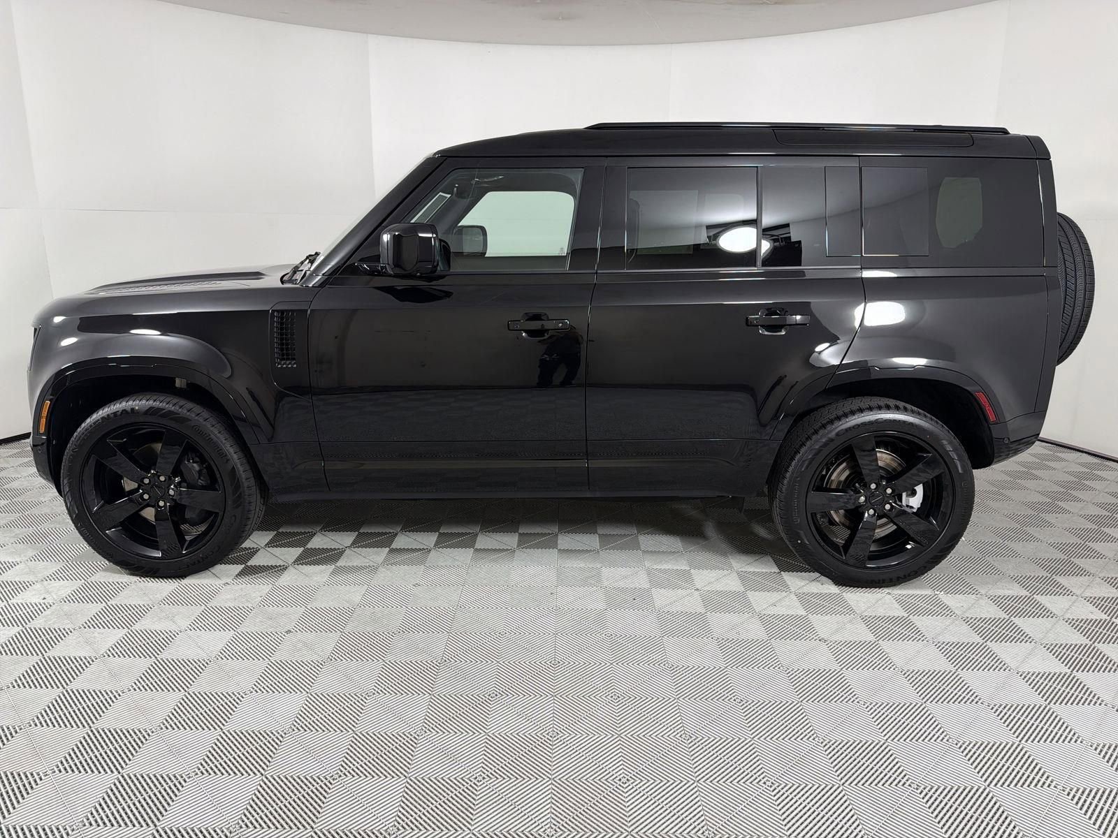 New 2026 Land Rover Defender 110 X-Dynamic SE image 2