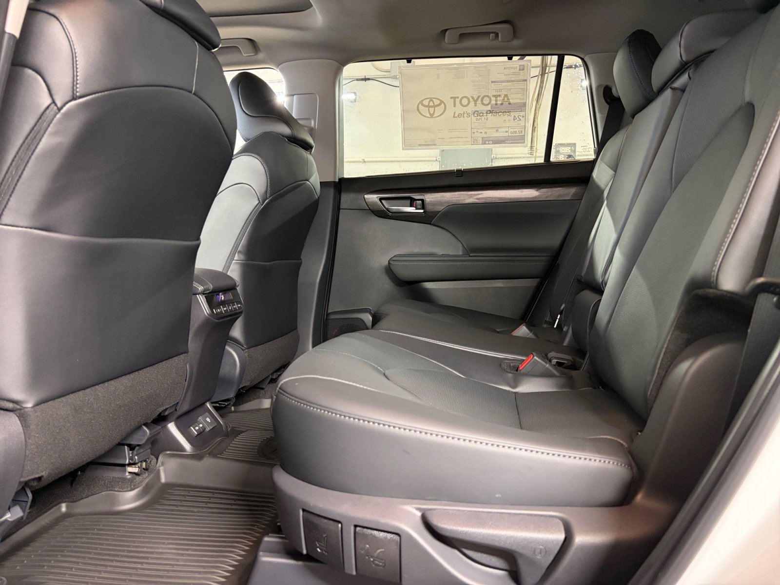 New 2026 Toyota Highlander Limited AWD/4WD image 17