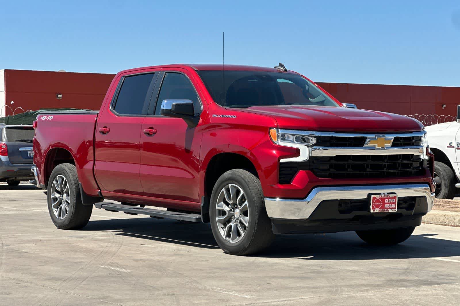 Used 2023 Chevrolet Silverado 1500 LT AWD/4WD image 10