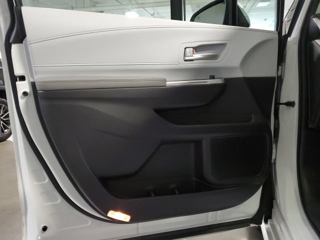 Used 2026 Toyota Sienna XLE AWD/4WD image 13