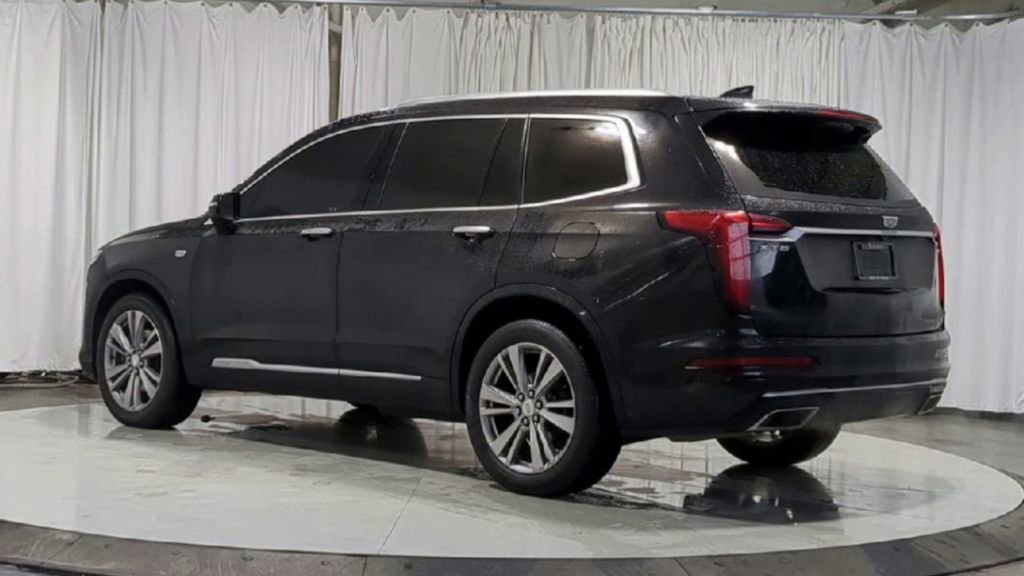 Used 2023 Cadillac XT6 Premium Luxury image 8