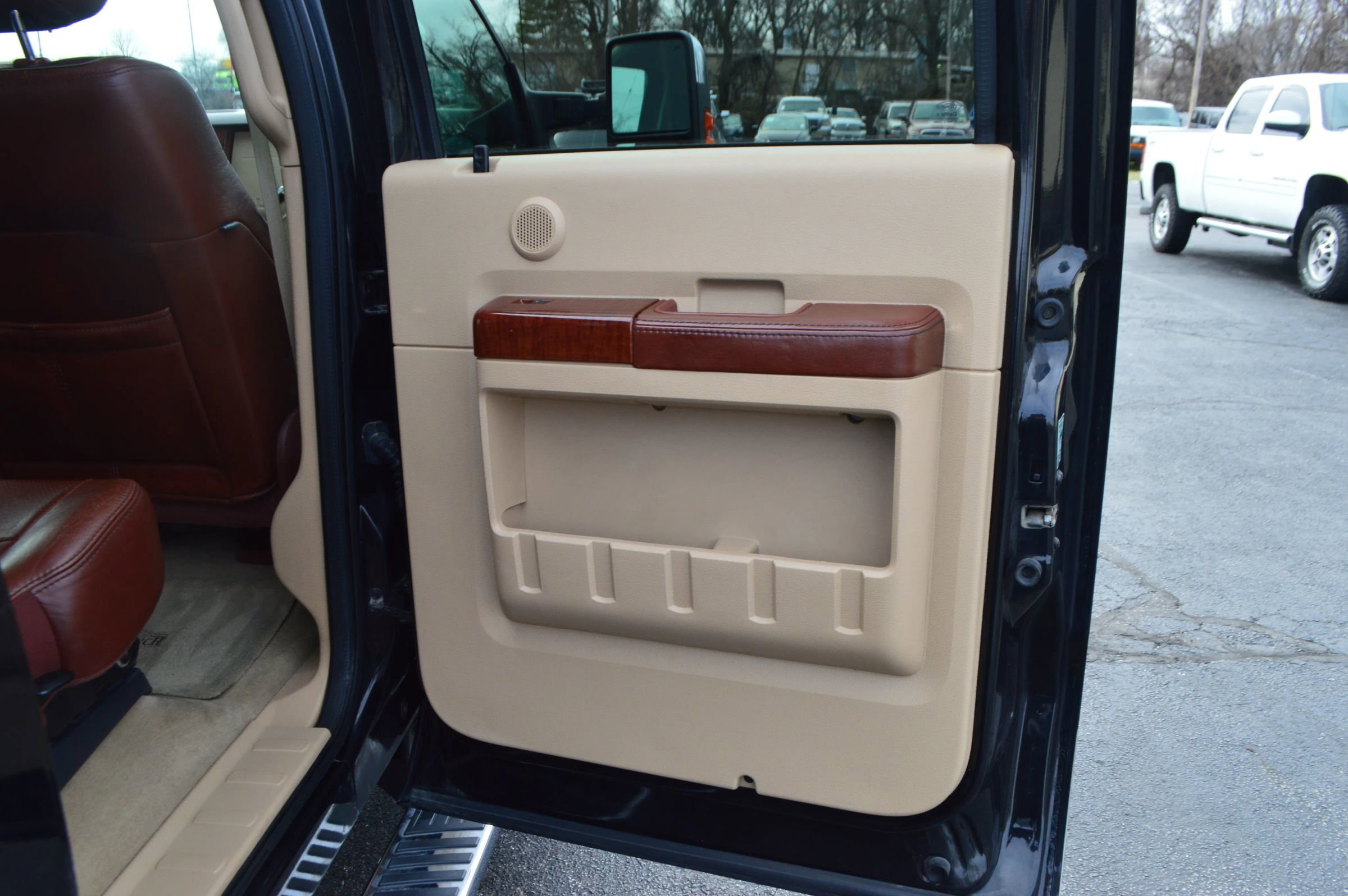 Used 2012 Ford F350 King Ranch w/ King Ranch w/Chrome Pkg image 29