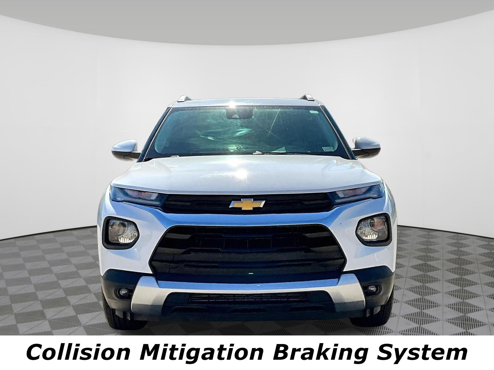 Used 2023 Chevrolet TrailBlazer LT w/ Convenience Package FWD image 2