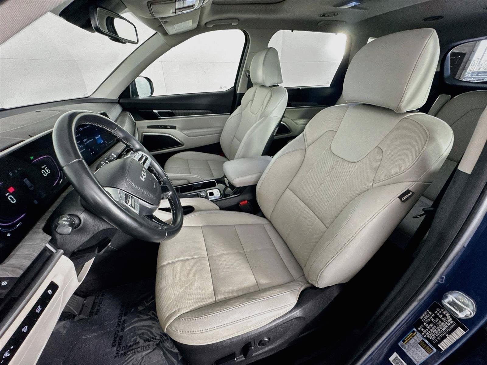 Certified 2023 Kia Telluride EX w/ EX Captain's Chair Package FWD image 11