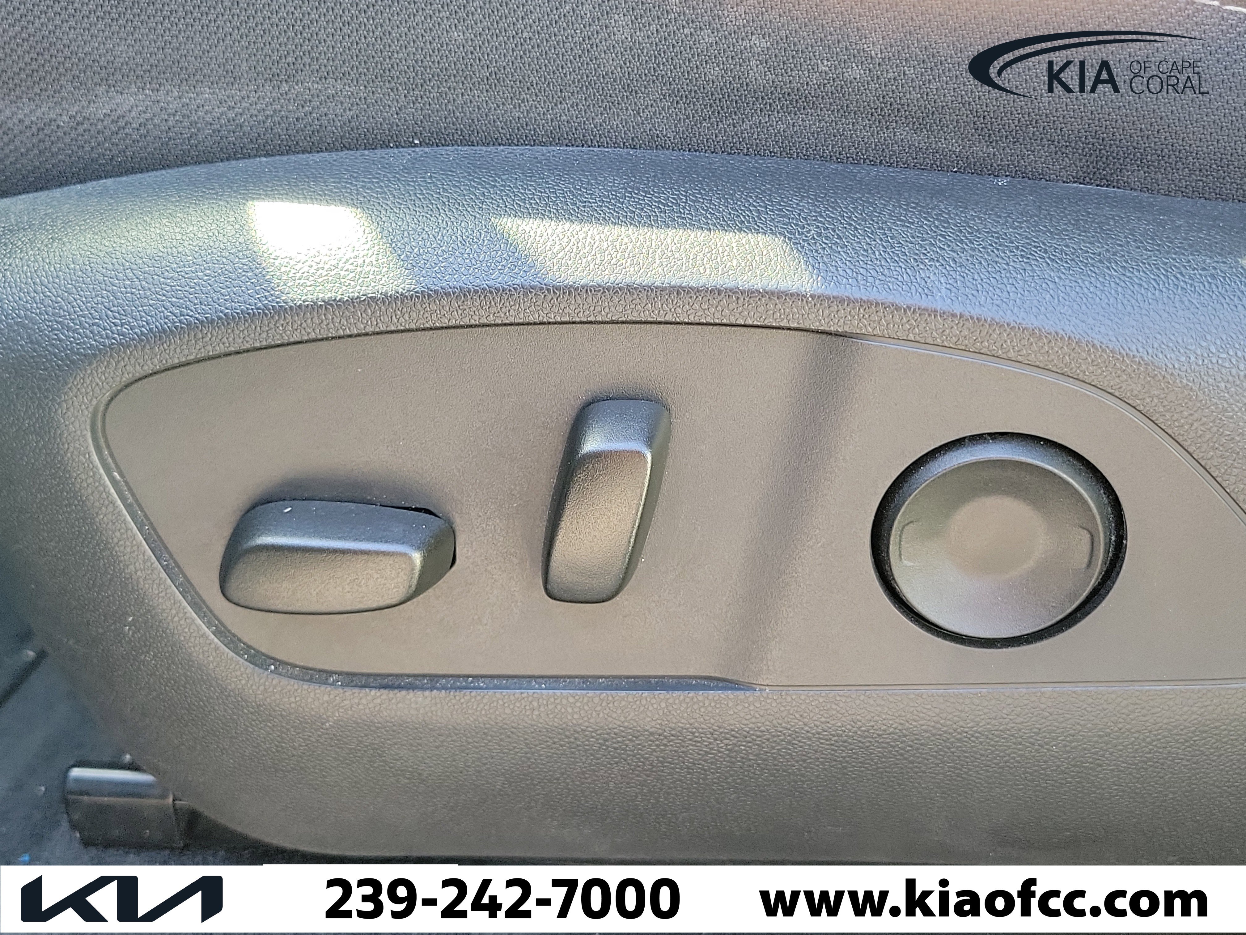 Used 2025 Chevrolet Traverse LT image 23