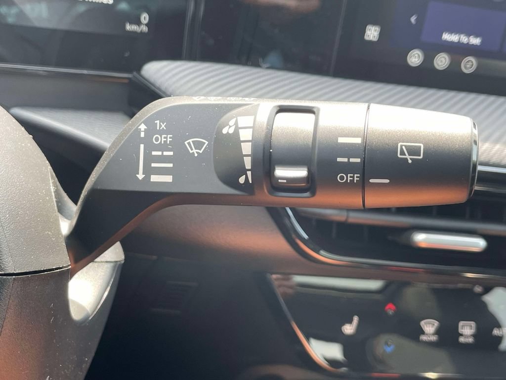 New 2026 Nissan Kicks SR w/ SR Premium Package FWD image 26