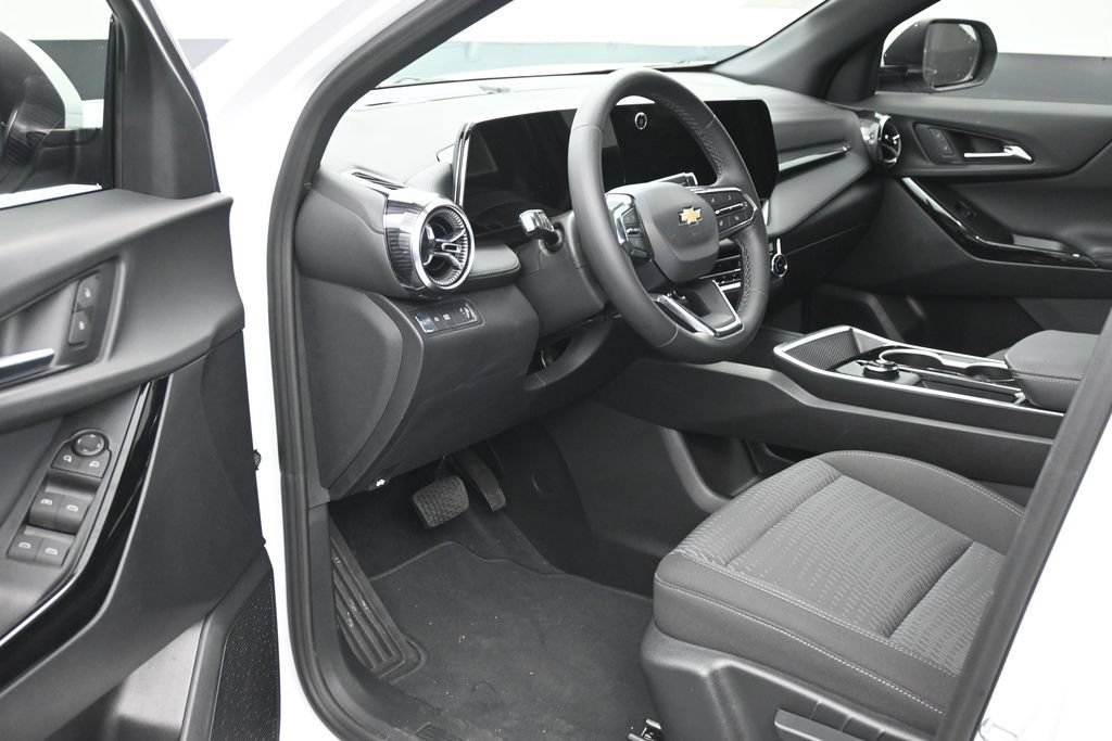 Used 2025 Chevrolet Equinox LT w/ Safety and Technology Package FWD image 10