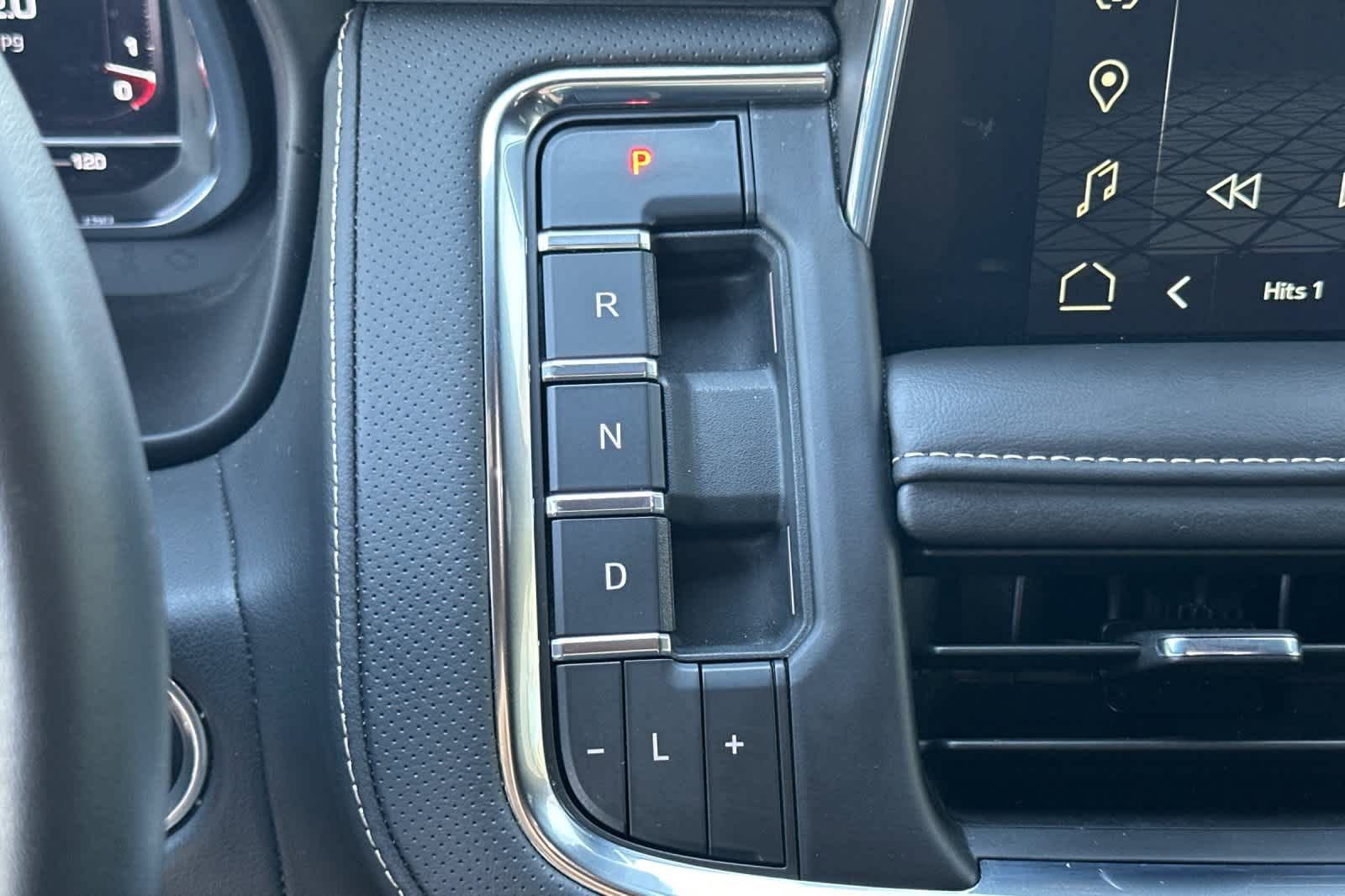 Used 2024 GMC Yukon XL SLT image 23