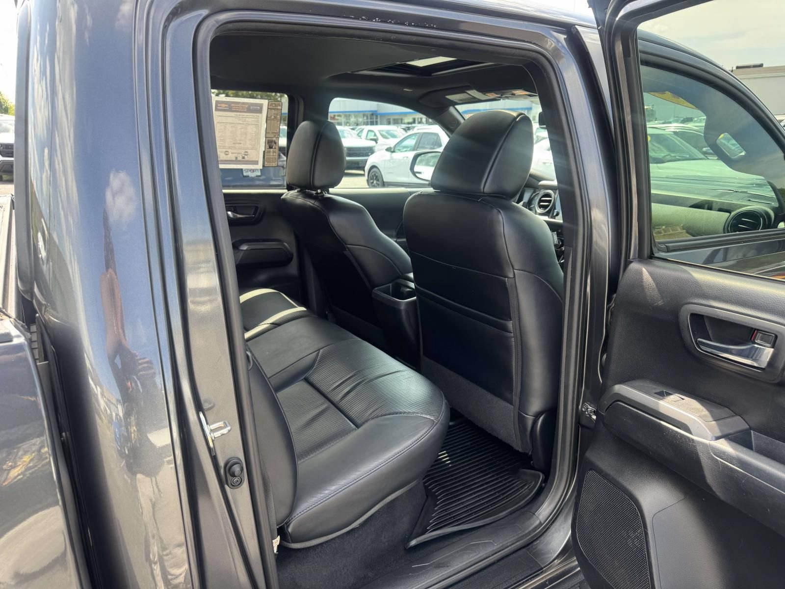 Used 2019 Toyota Tacoma TRD Sport AWD/4WD image 16