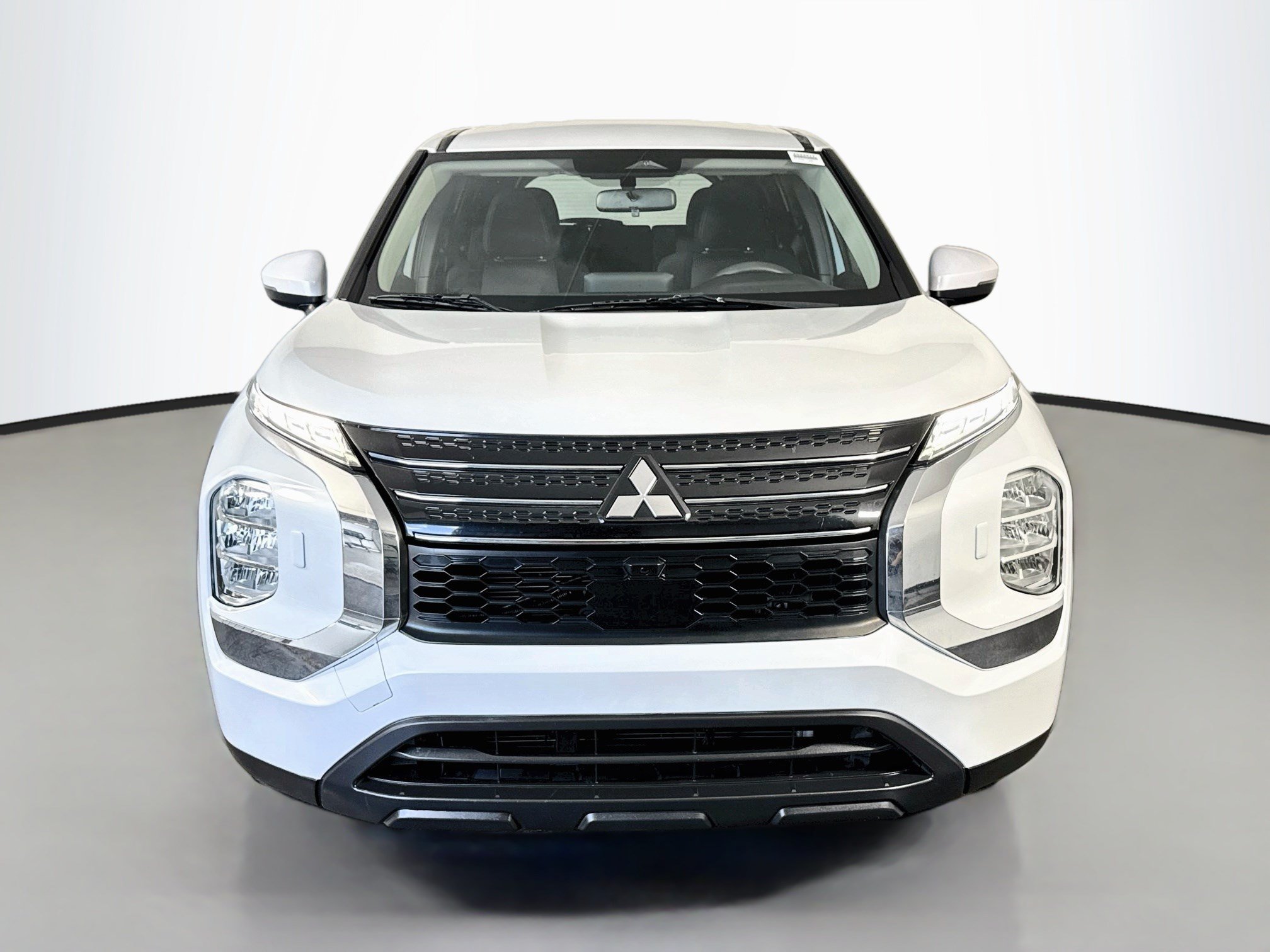 Used 2022 Mitsubishi Outlander ES AWD/4WD image 2