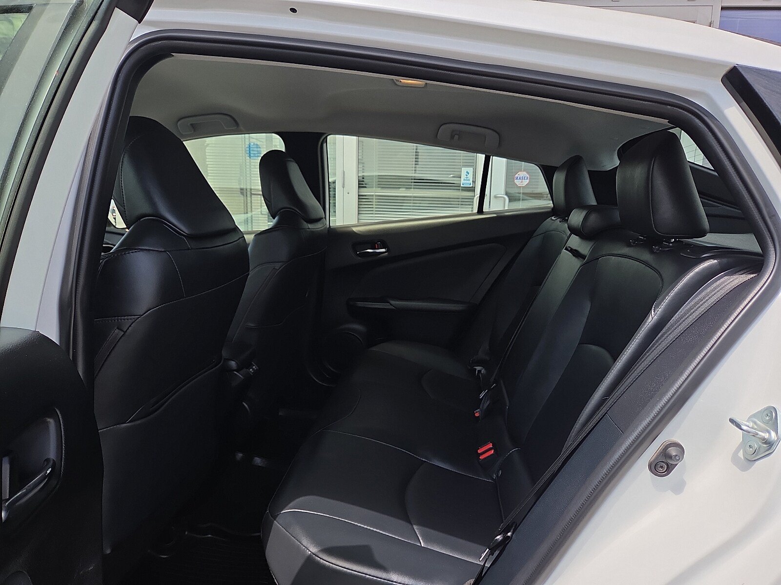 Used 2022 Toyota Prius XLE FWD image 6