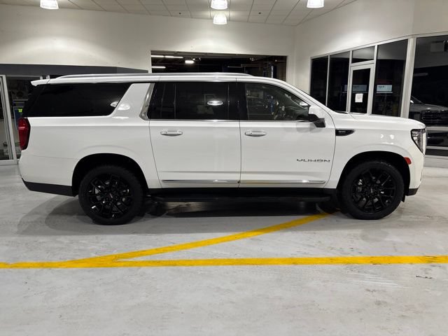 Used 2023 GMC Yukon XL SLT AWD/4WD image 8