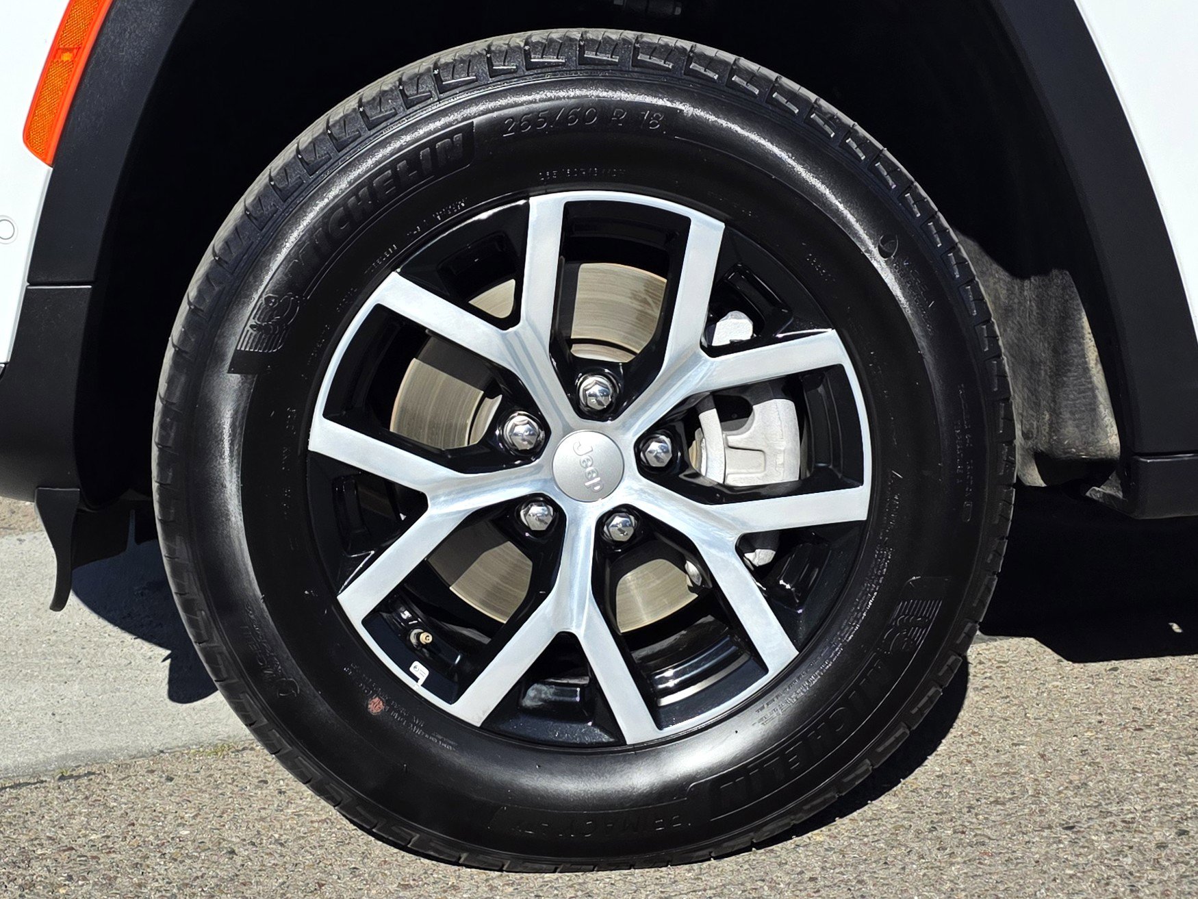 Certified 2024 Jeep Grand Cherokee L Limited w/ Luxury Tech Group II image 9