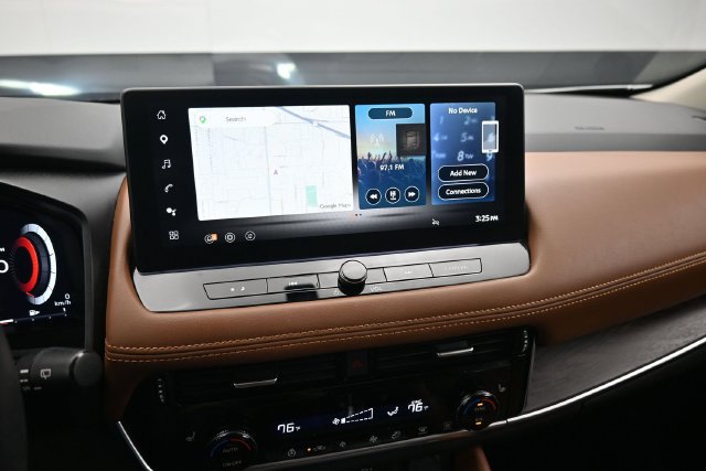 Used 2024 Nissan Rogue Platinum FWD image 7
