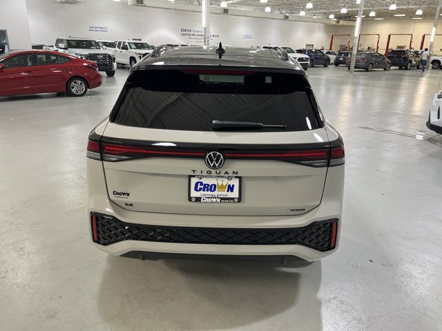 New 2026 Volkswagen Tiguan SE R-Line AWD/4WD image 8