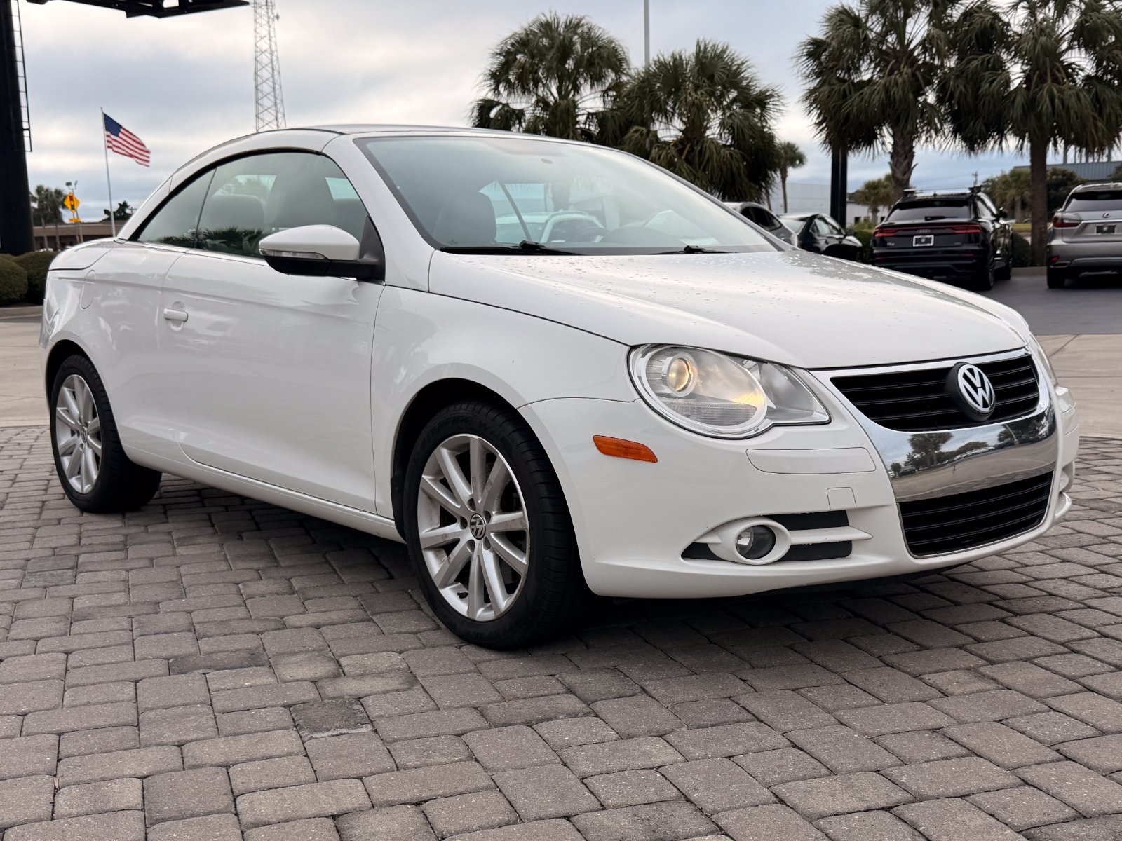 Used 2011 Volkswagen Eos Komfort FWD image 4