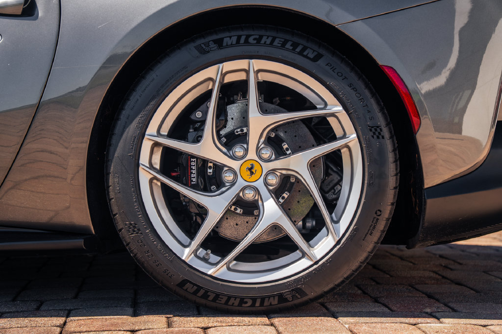 Used 2019 Ferrari 812 Superfast RWD image 15