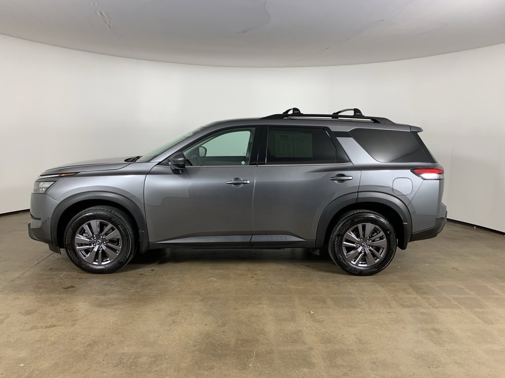 Used 2023 Nissan Pathfinder SV image 17