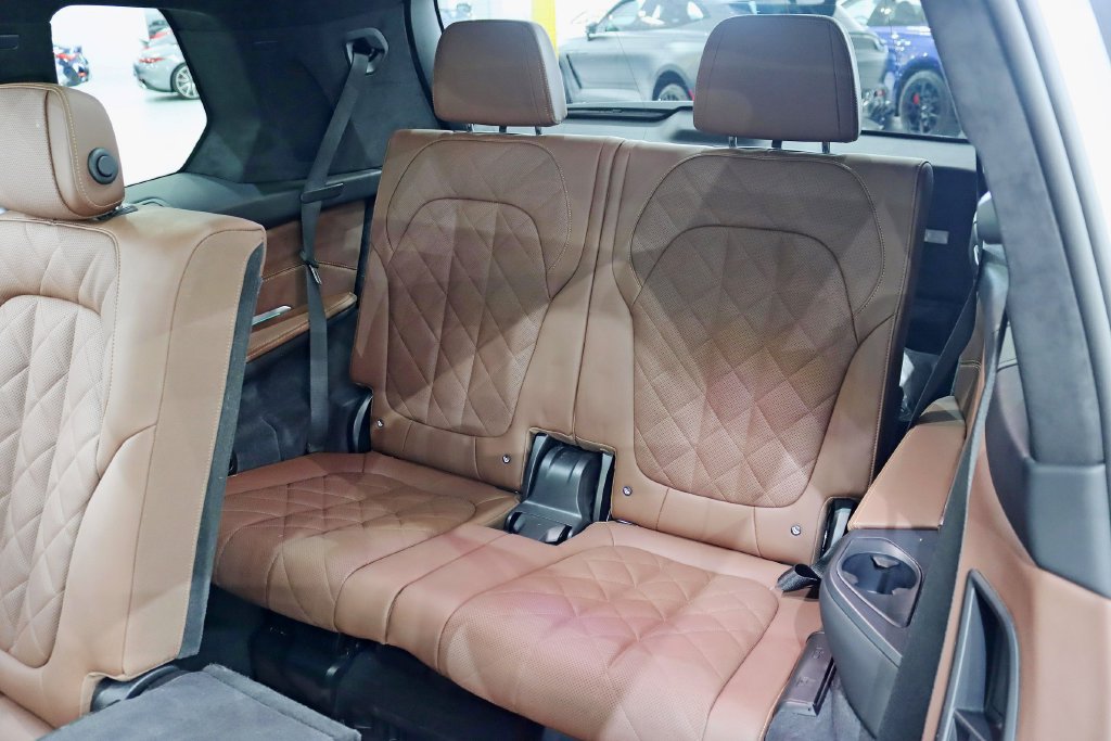 Used 2026 BMW X7 xDrive40i w/ M Sport Package AWD/4WD image 33