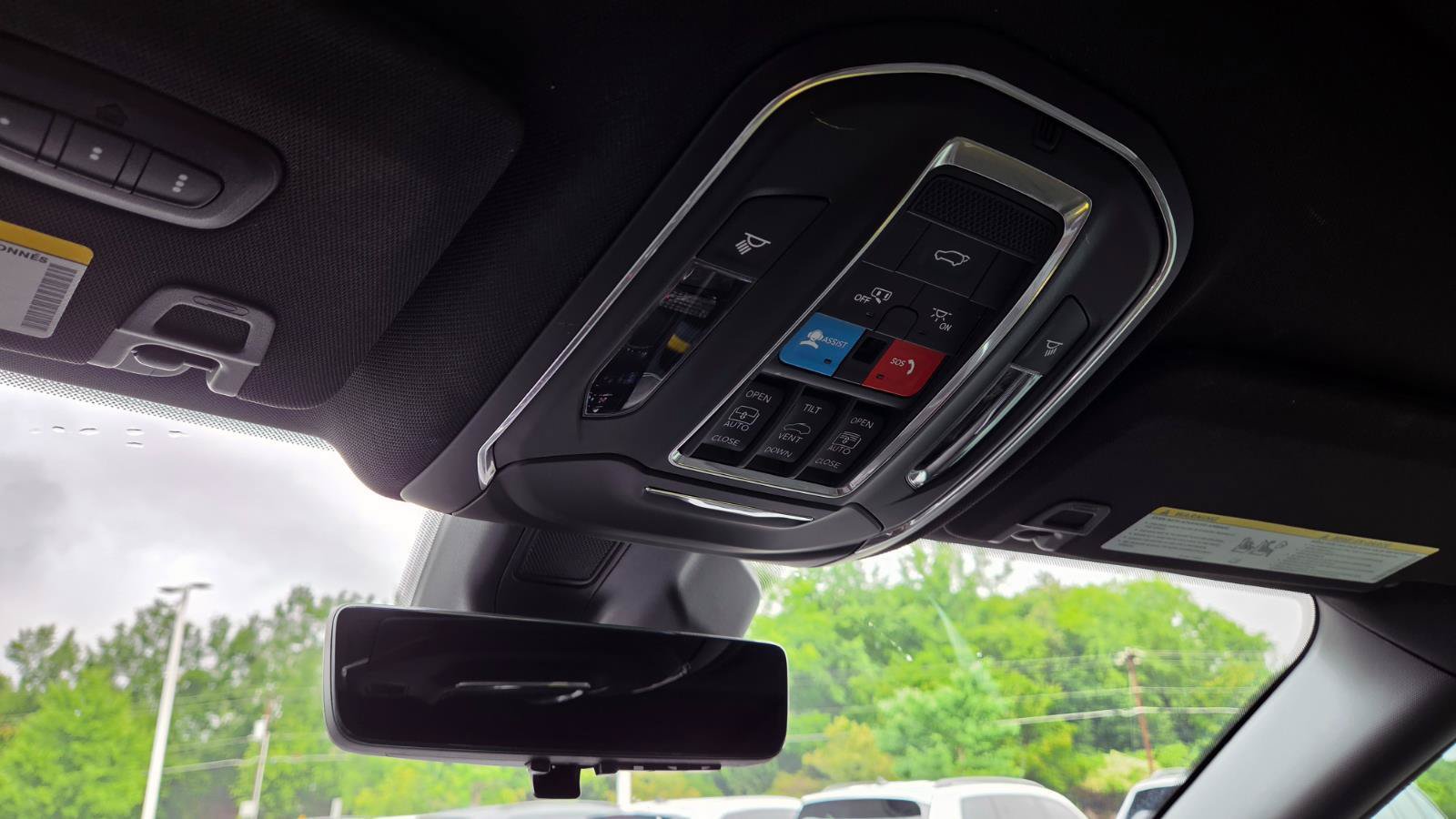 Used 2025 Jeep Grand Cherokee Limited w/ Luxury Tech Group II RWD image 42