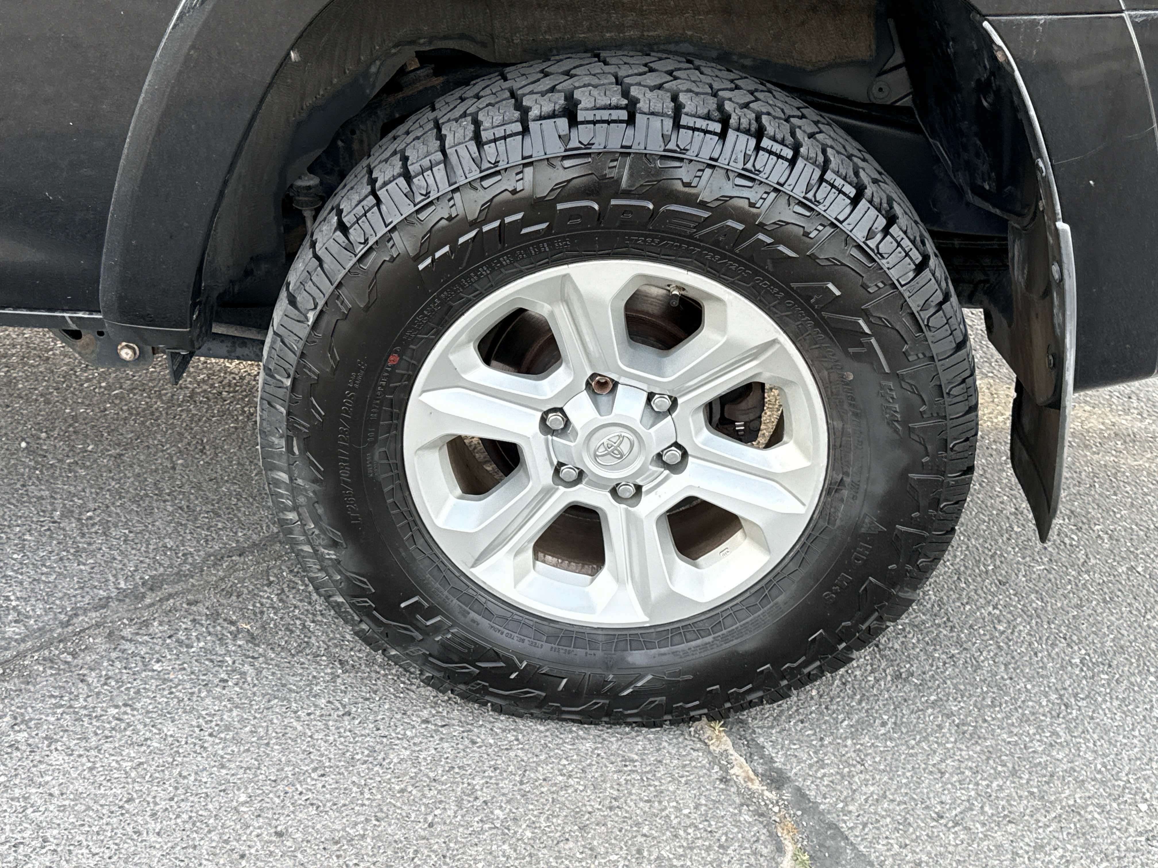 Used 2018 Toyota 4Runner SR5 AWD/4WD image 7