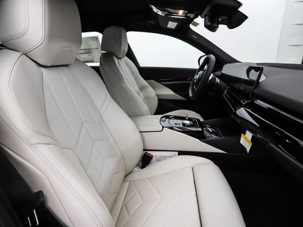 New 2026 BMW 530i xDrive w/ Premium Package image 32