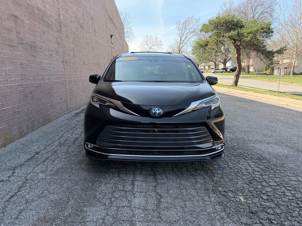 Used 2022 Toyota Sienna Platinum w/ Protection Package (TMS) image 8