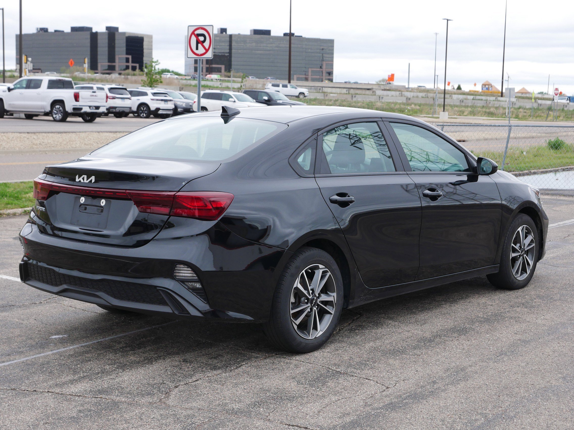 Used 2023 Kia Forte LXS FWD image 4