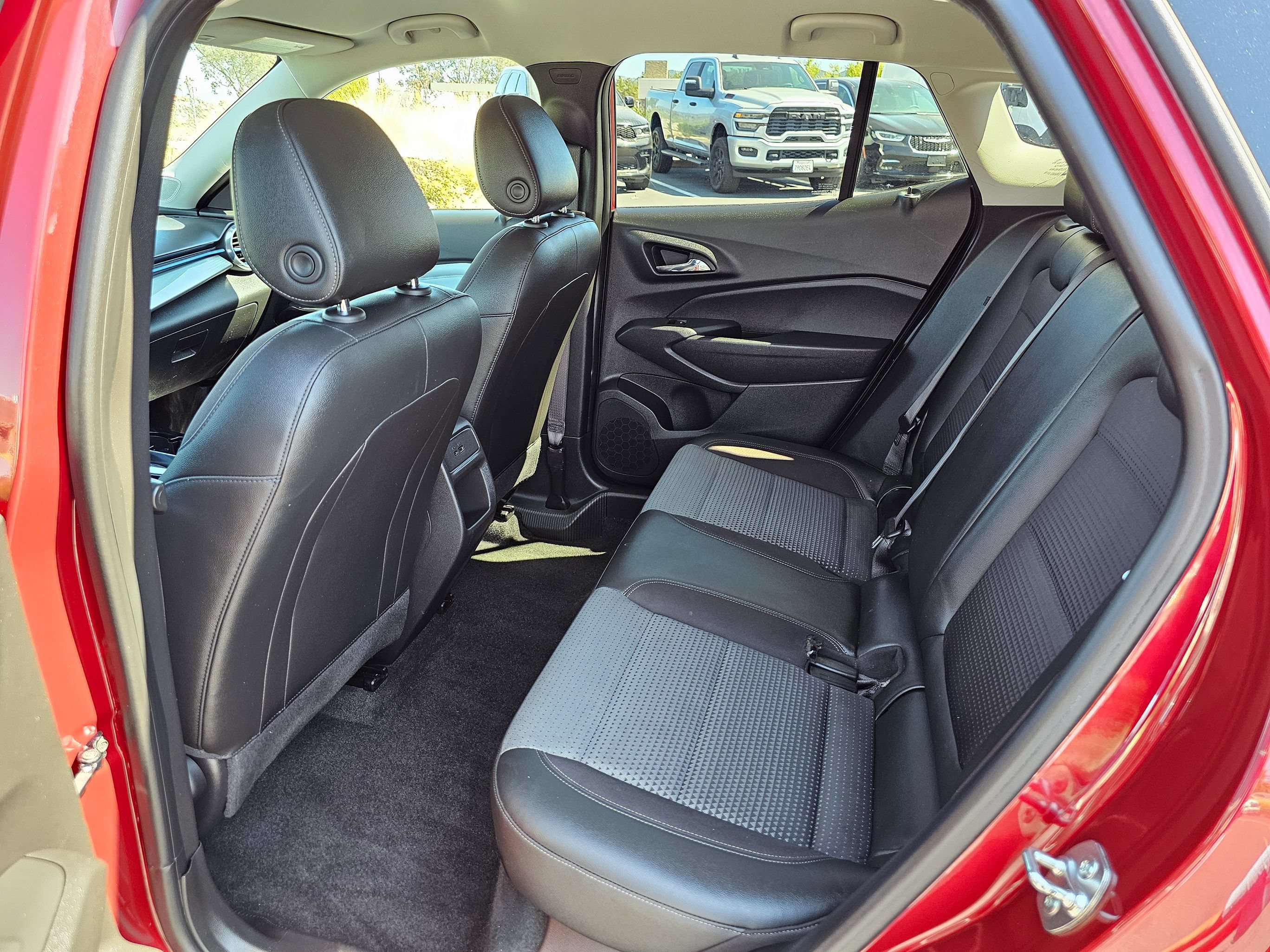 Used 2025 Chevrolet Trax LT w/ Driver Confidence Package FWD image 19